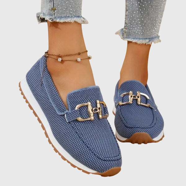 Agusta | Gevlochten loafers met metalen detail en witte zool voor dames