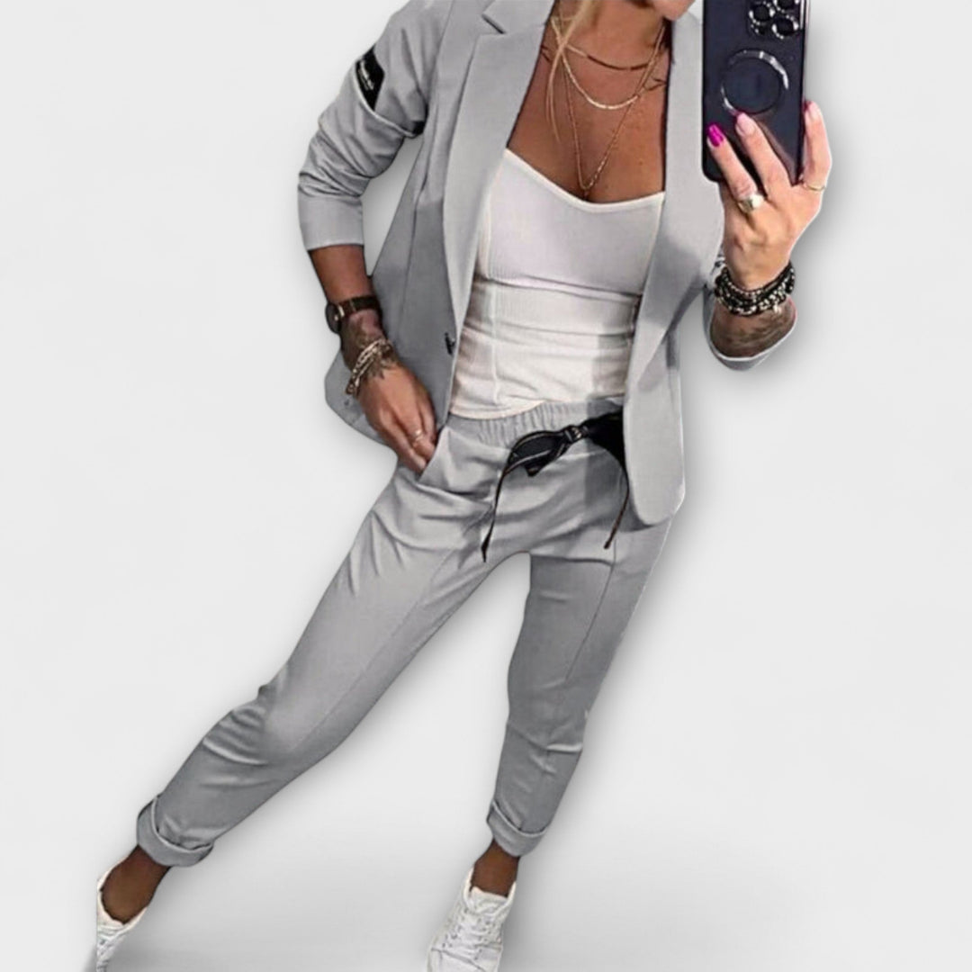Malou - Gecoördineerde set van top, jasje en broek
