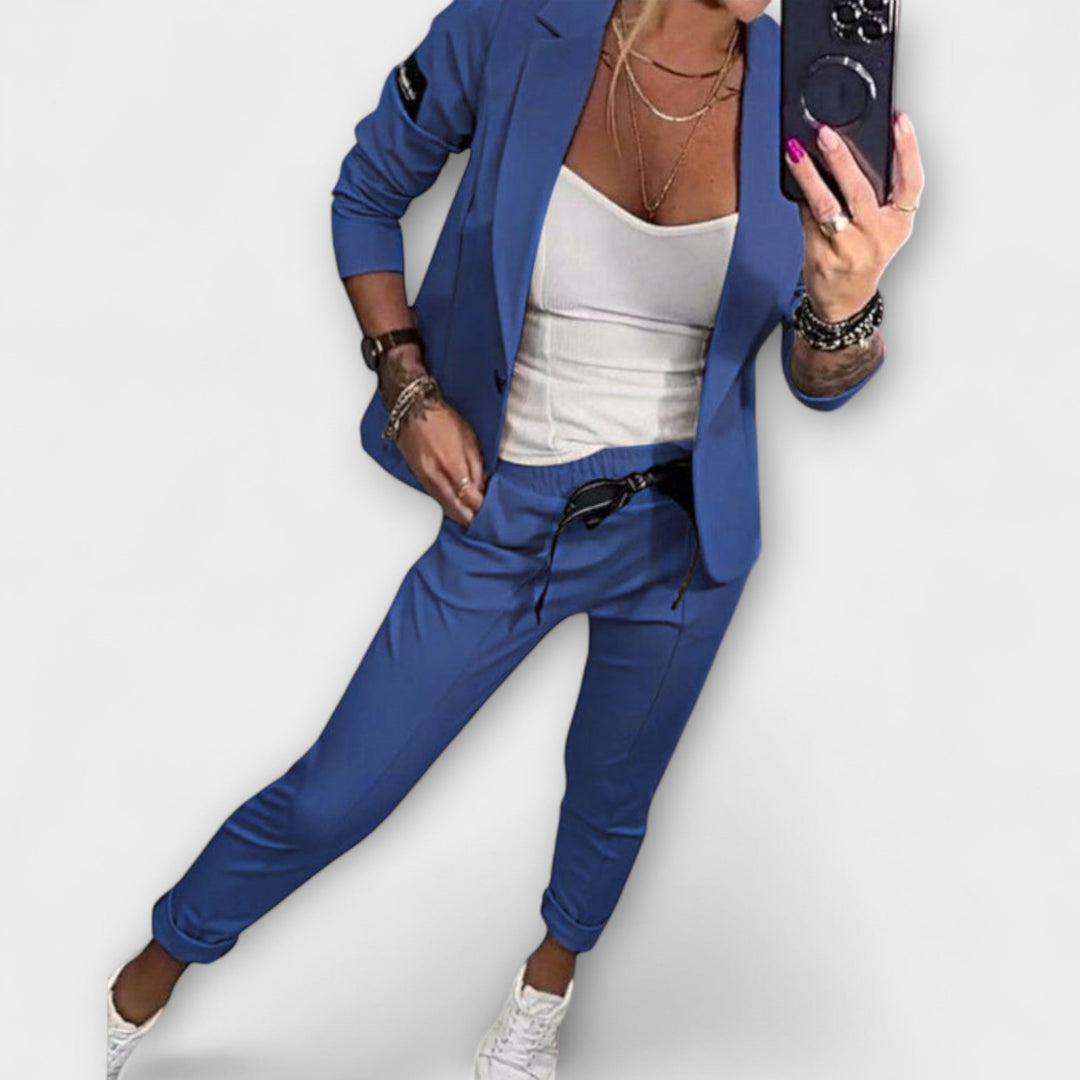 Malou - Gecoördineerde set van top, jasje en broek