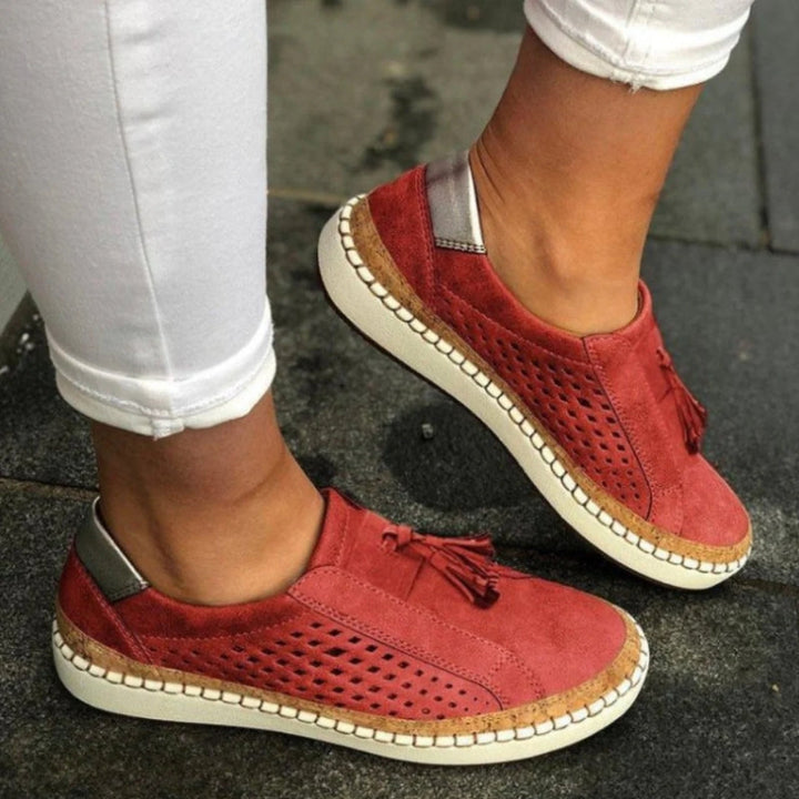 Isabelle | Geperforeerde suède loafers met kwastje voor dames