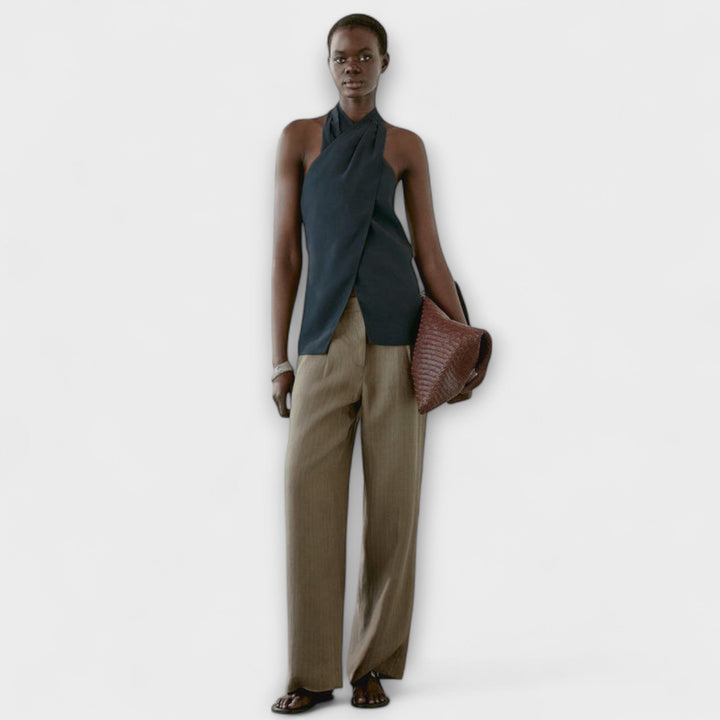 Leah - Blauwe Halter Neck Top met Ruguitsnijding