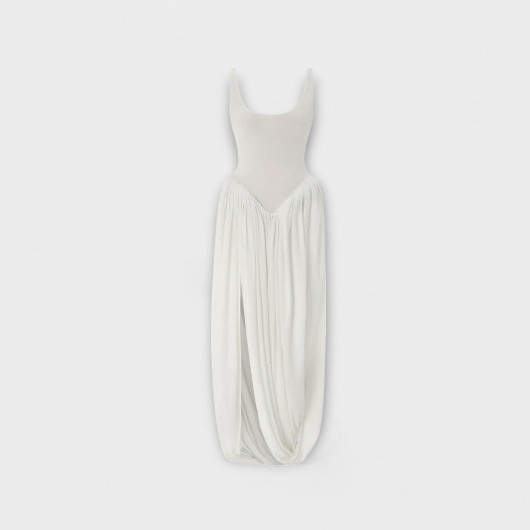 Drapiert maxikleid met sculpturale rok en zijsplit