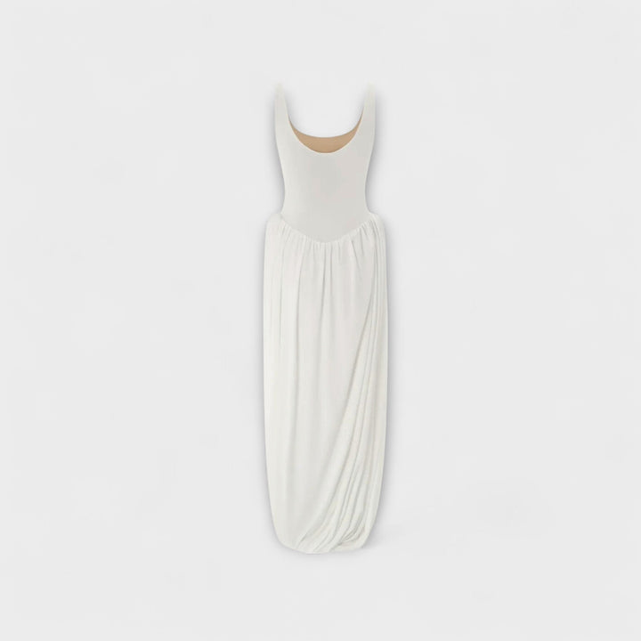 Drapiert maxikleid met sculpturale rok en zijsplit