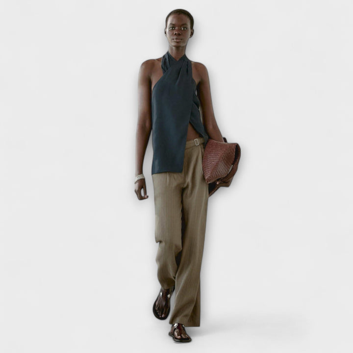 Leah - Blauwe Halter Neck Top met Ruguitsnijding