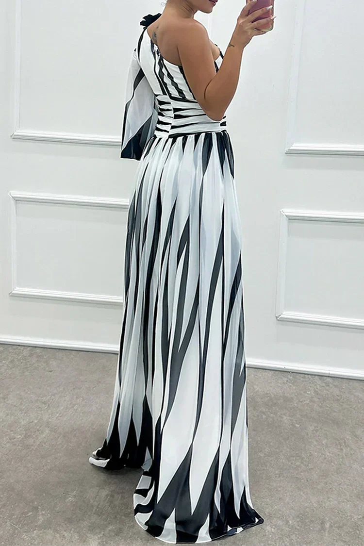 Cordelia | Gestreepte one-shoulder maxijurk met pofmouw voor trouwgasten