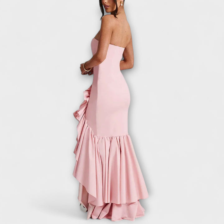 Zuri - Off-Shoulder Slim Fit Maxikleed met Asymmetrische Zoom