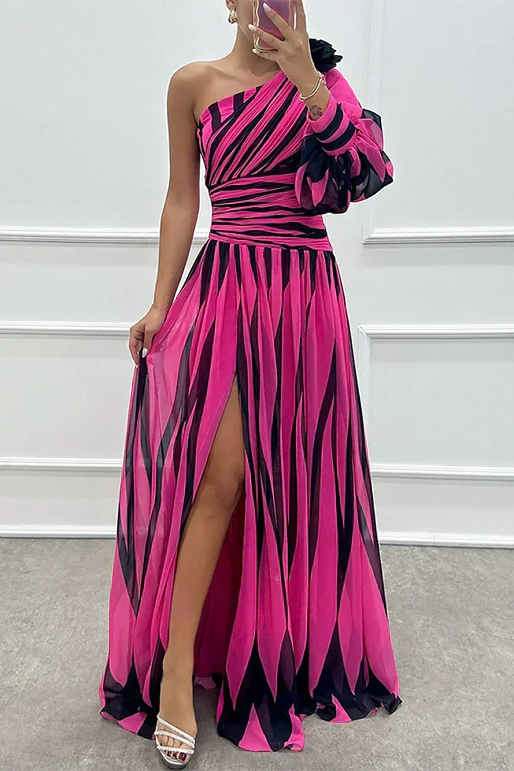 Cordelia | Gestreepte one-shoulder maxijurk met pofmouw voor trouwgasten