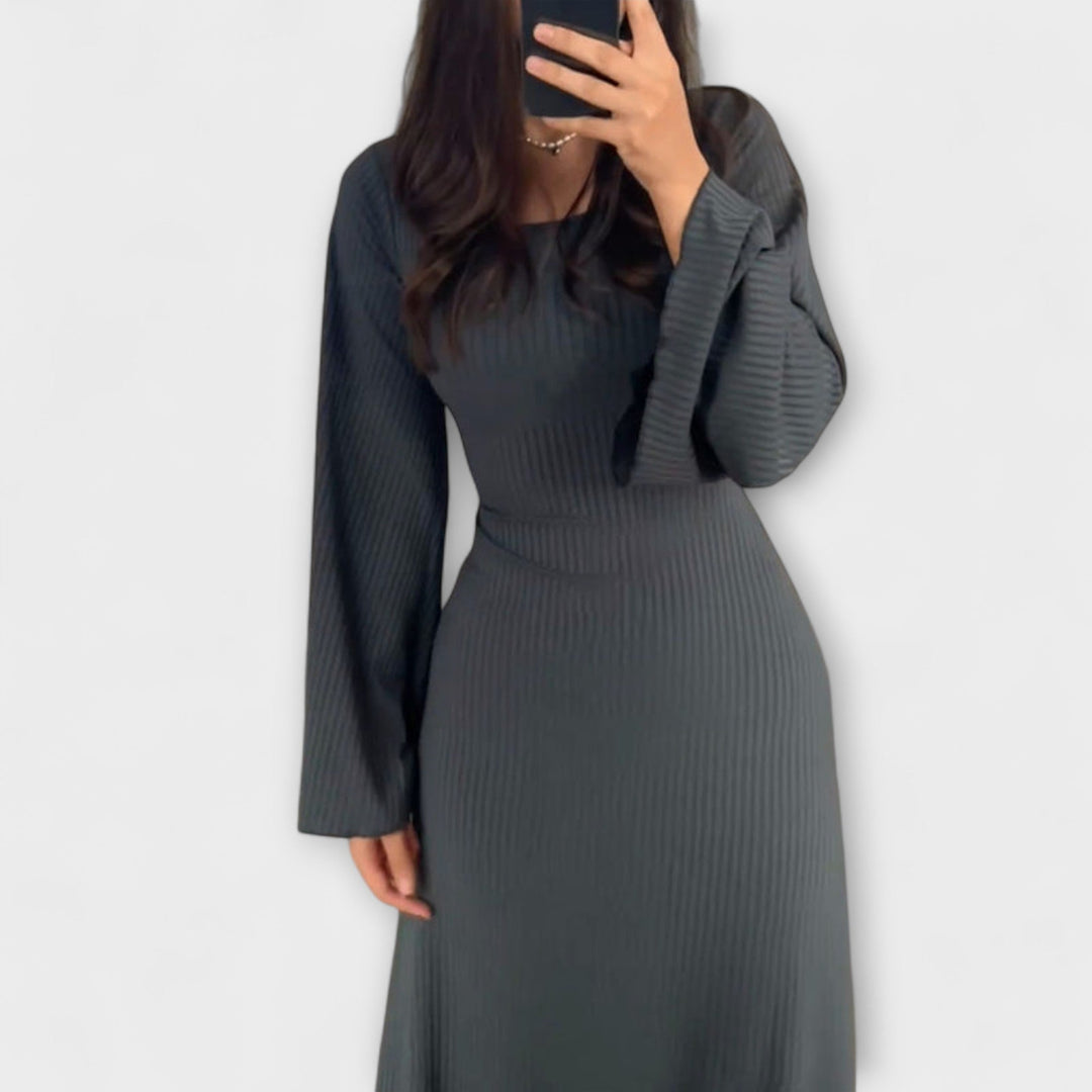 Jocelyn - Stijlvolle Gebreide Jurk met Taille Detail