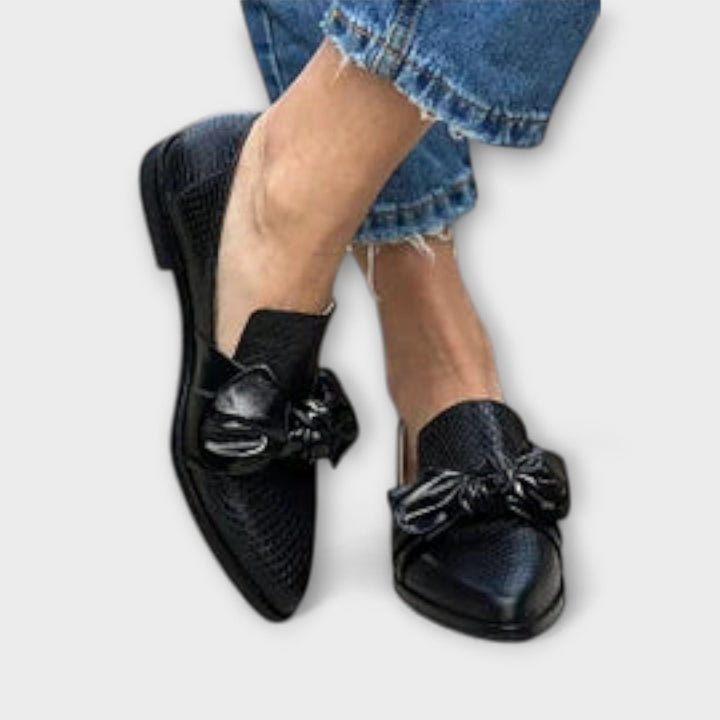 Zinnia – Loafer met slangenhuidpatroon en strikdetail