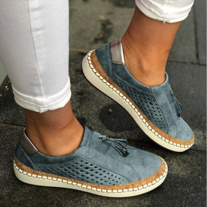 Isabelle | Geperforeerde suède loafers met kwastje voor dames