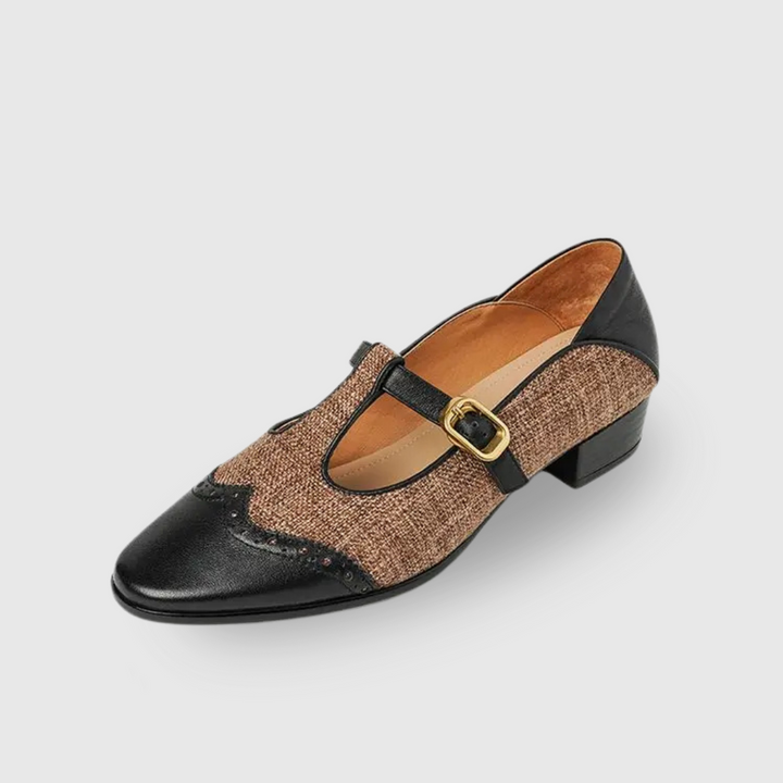 Sophie – Platte T-bandschoenen met perforatiemotief