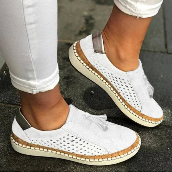 Isabelle | Geperforeerde suède loafers met kwastje voor dames