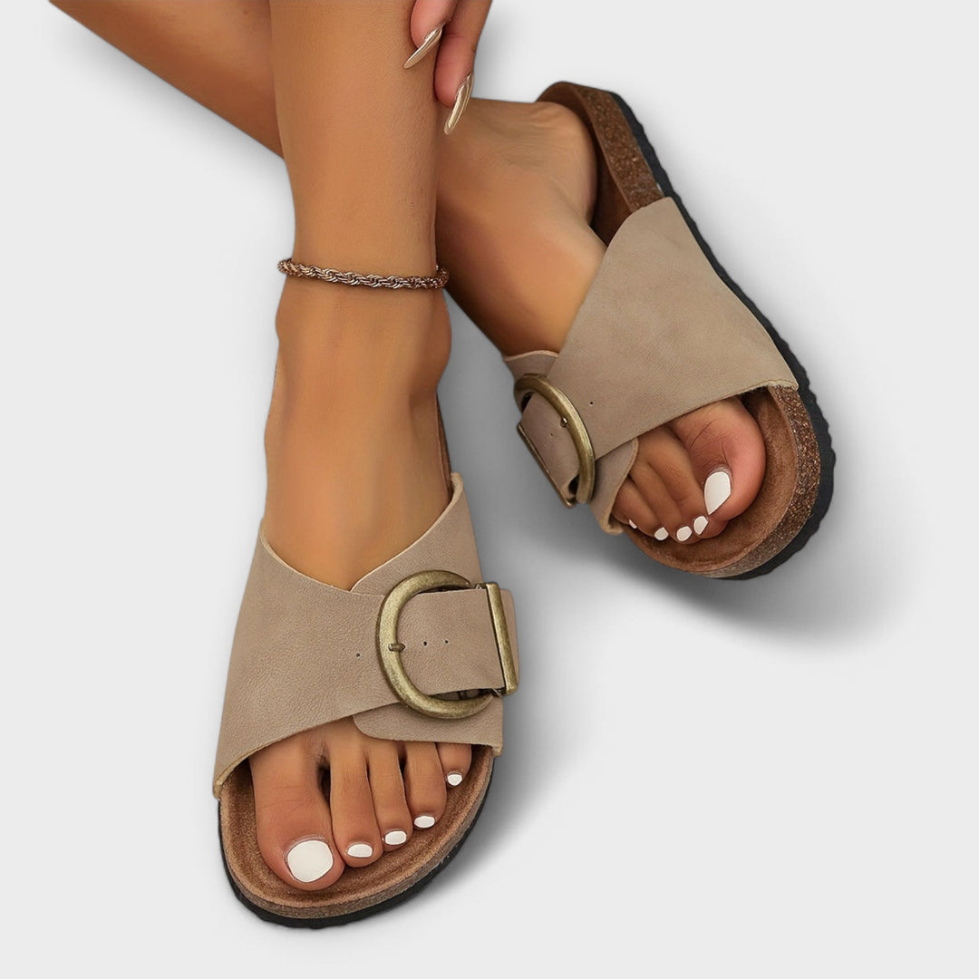 Margie - Dames Kork Pantoletten met Gespband Design