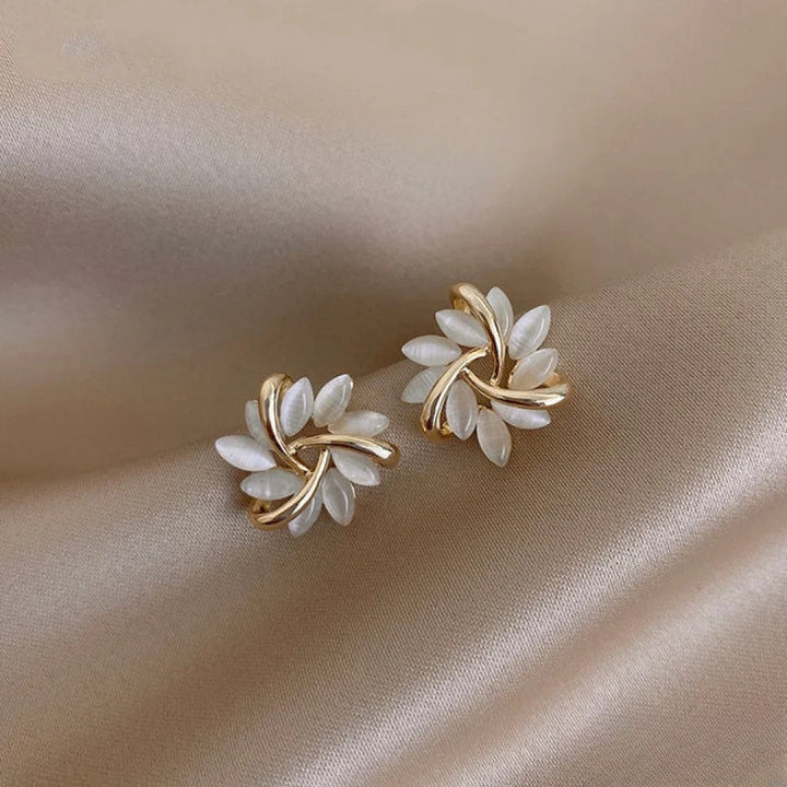 Elegante Goudkleurige met exquisiete Opal Bloemenmotieven