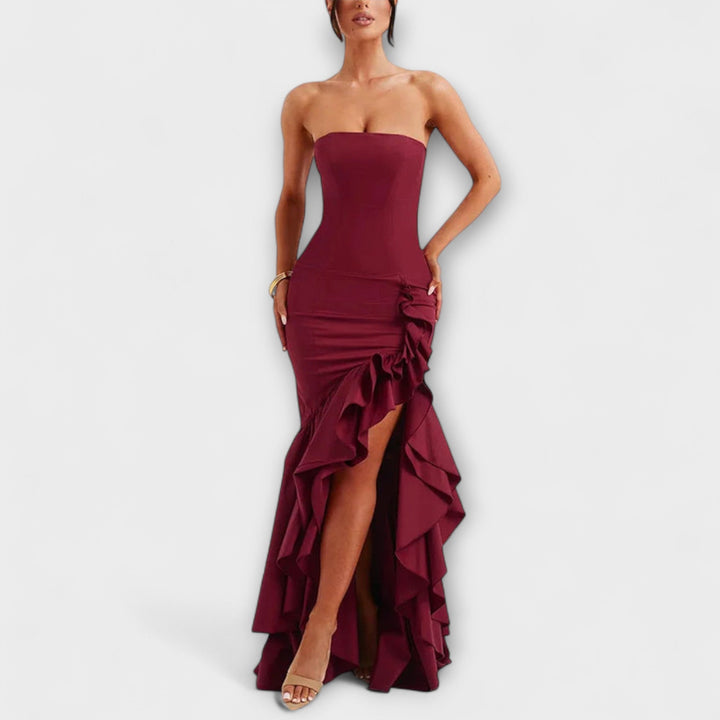 Zuri - Off-Shoulder Slim Fit Maxikleed met Asymmetrische Zoom