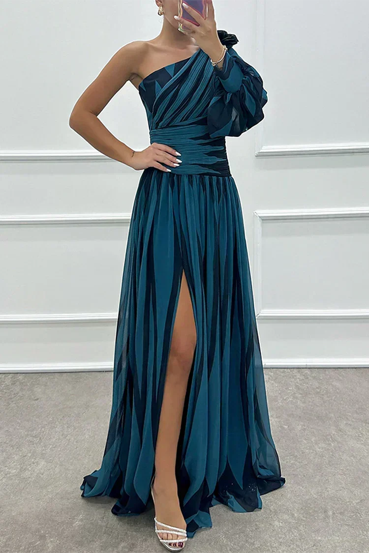 Cordelia | Gestreepte one-shoulder maxijurk met pofmouw voor trouwgasten