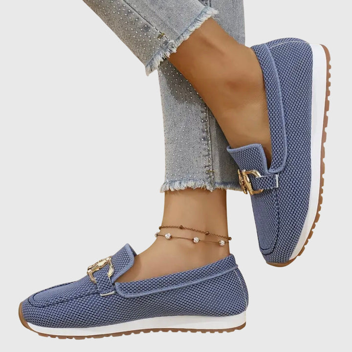 Agusta | Gevlochten loafers met metalen detail en witte zool voor dames