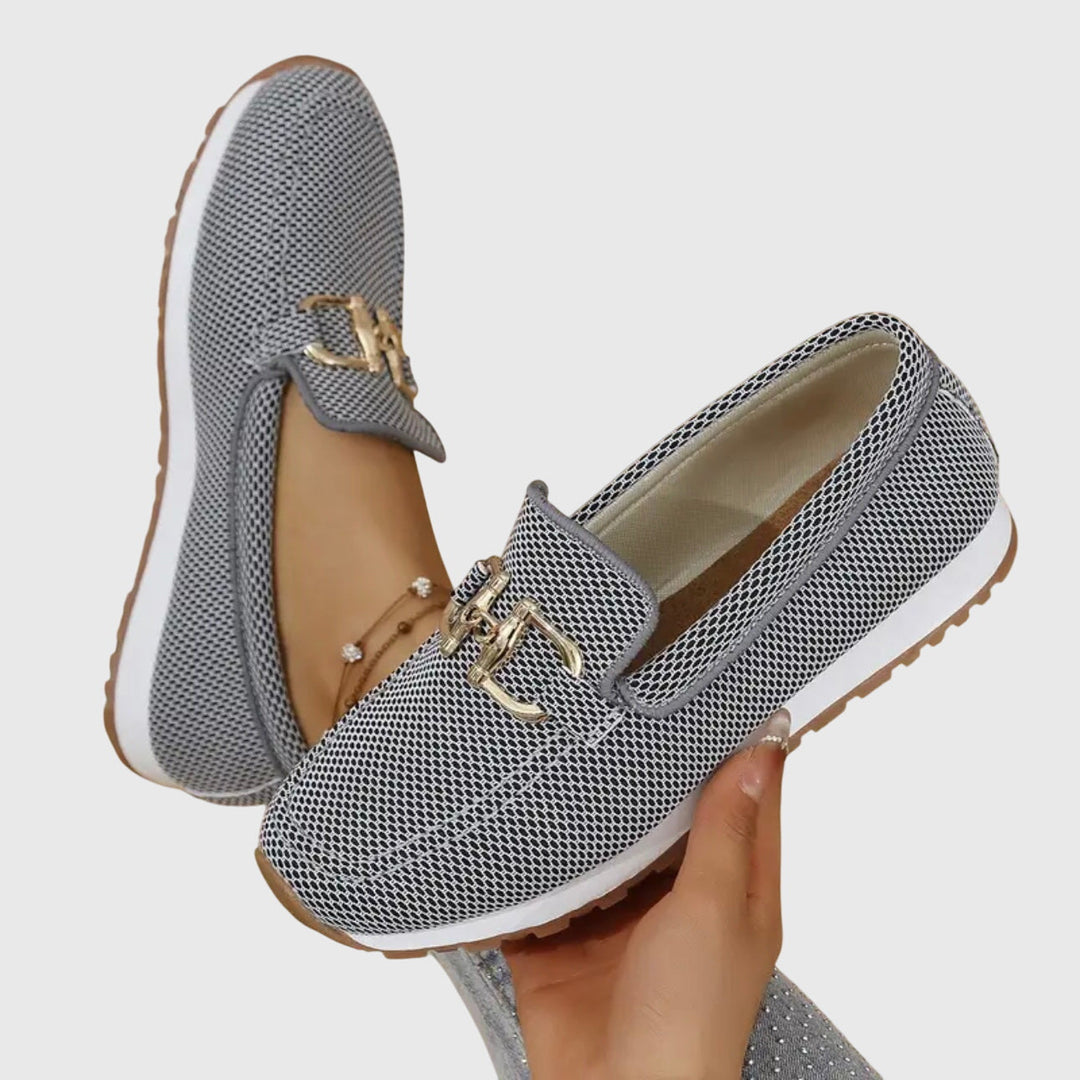 Agusta | Gevlochten loafers met metalen detail en witte zool voor dames