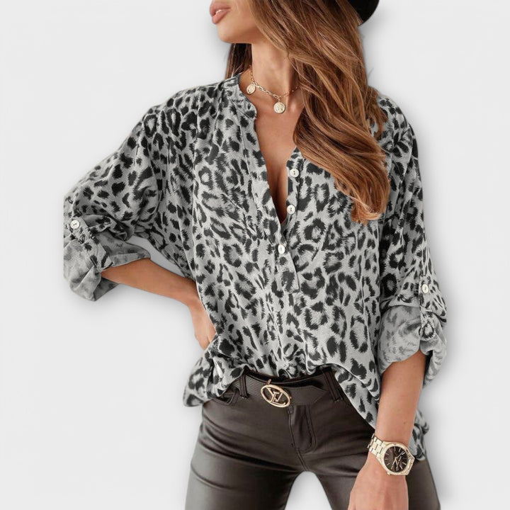 Clara - Modieuze Blouse met Luipaardprint