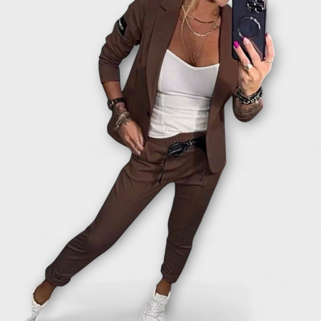 Malou - Gecoördineerde set van top, jasje en broek