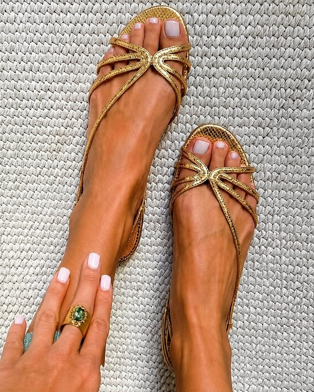 Rita elegante sandalen met fijne bandjes – goud