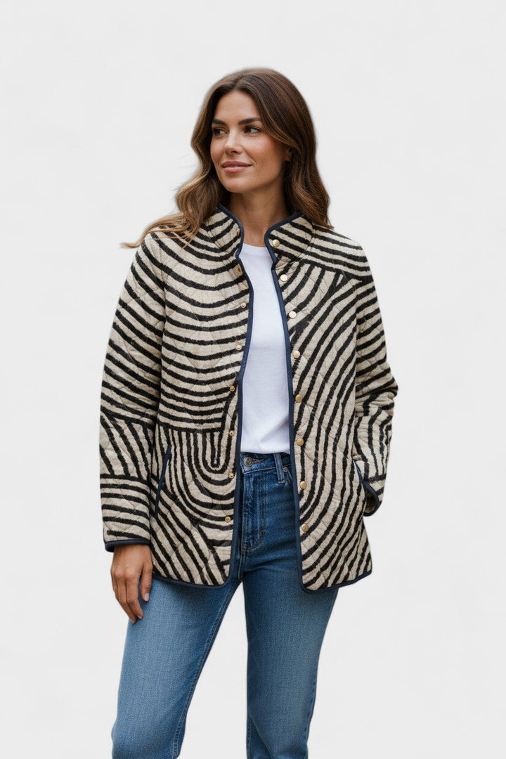 Dagmar – Gewatteerde jas met zebraprint, bruin en crème