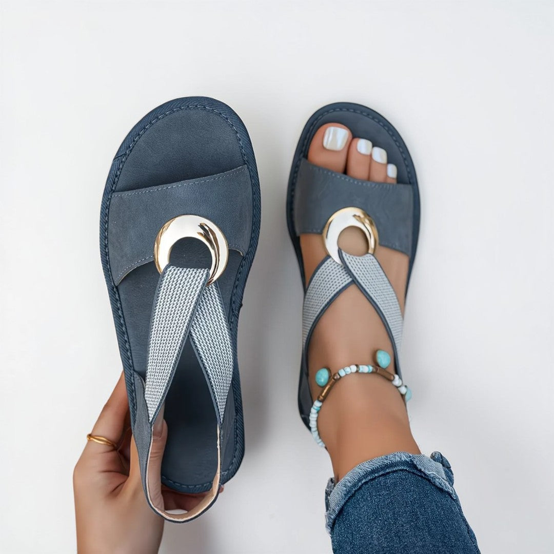 Mila platte sandalen met metalen gesp – blauw