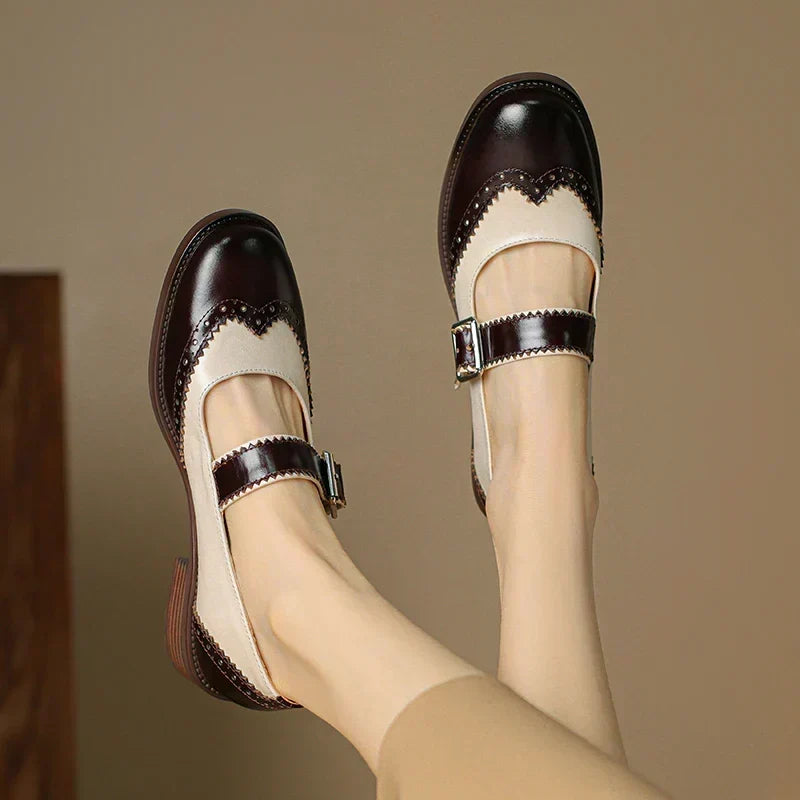 Paula – Tweekleurige Mary Jane-schoenen in brogue-stijl
