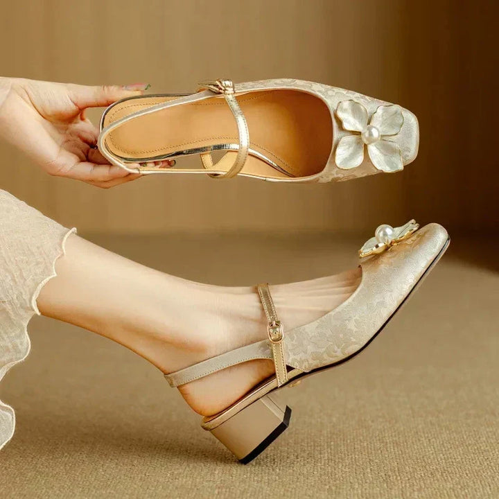 Mathilde – Mary Jane-schoenen met bloemapplicatie
