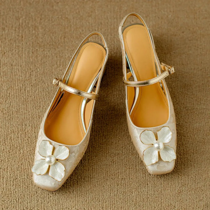 Mathilde – Mary Jane-schoenen met bloemapplicatie