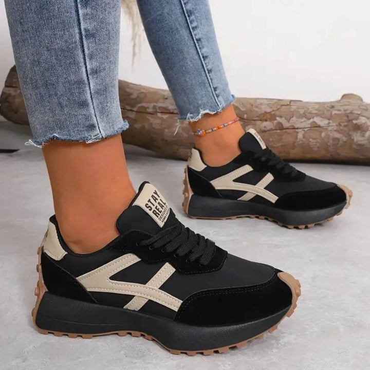 Kishori | Retro plateausneakers met veters en contrastpanelen voor dames