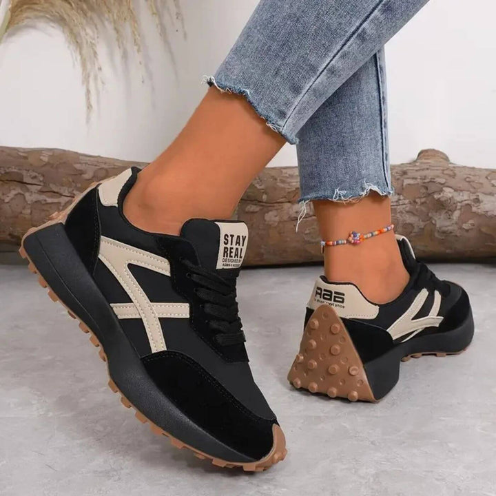 Kishori | Retro plateausneakers met veters en contrastpanelen voor dames