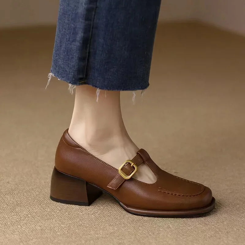 Hilde – T-bandschoenen in retrostijl met blokhak