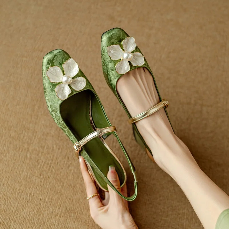 Mathilde – Mary Jane-schoenen met bloemapplicatie