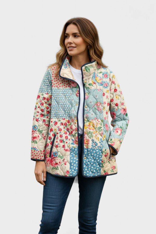 Viola – Gewatteerde jas met patchworkprint en teddykraag, pastel