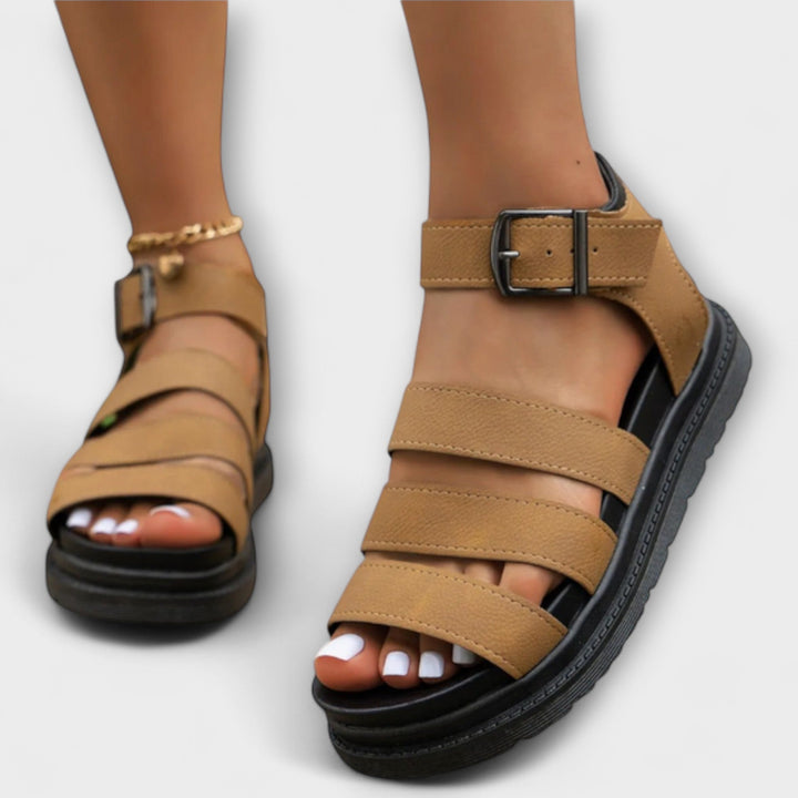 Renee – Sandalen met meerdere banden en gesp