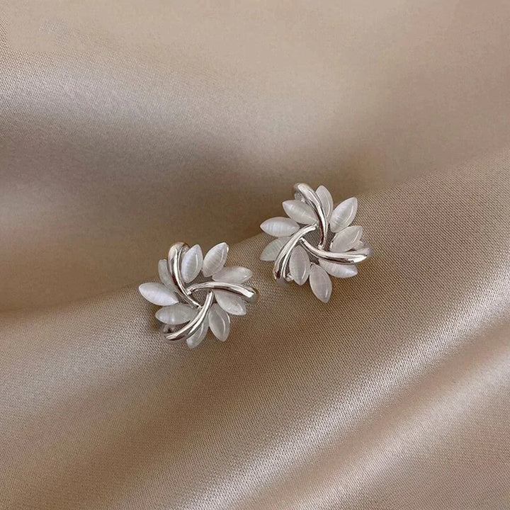Elegante Goudkleurige met exquisiete Opal Bloemenmotieven