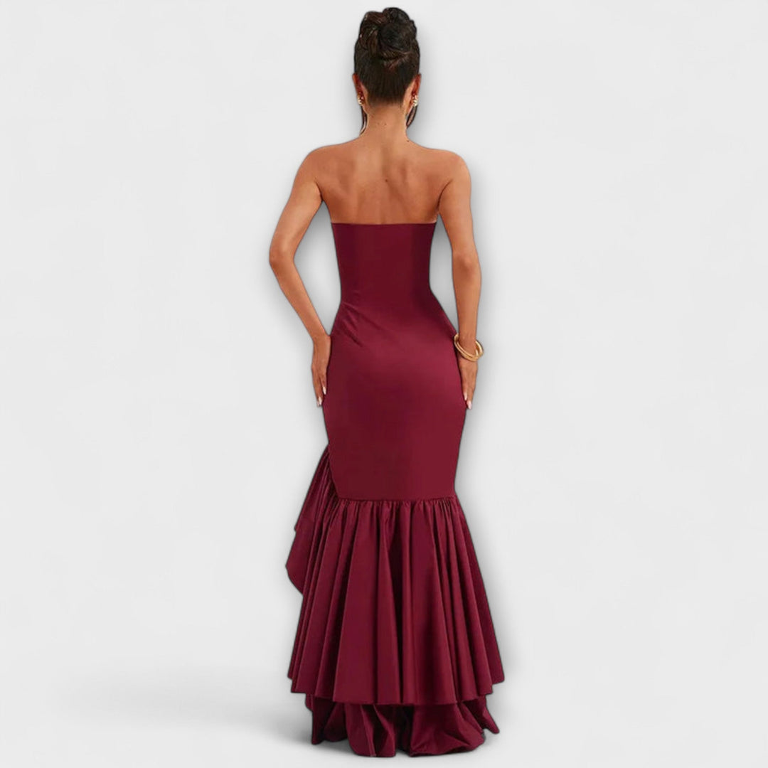 Zuri - Off-Shoulder Slim Fit Maxikleed met Asymmetrische Zoom