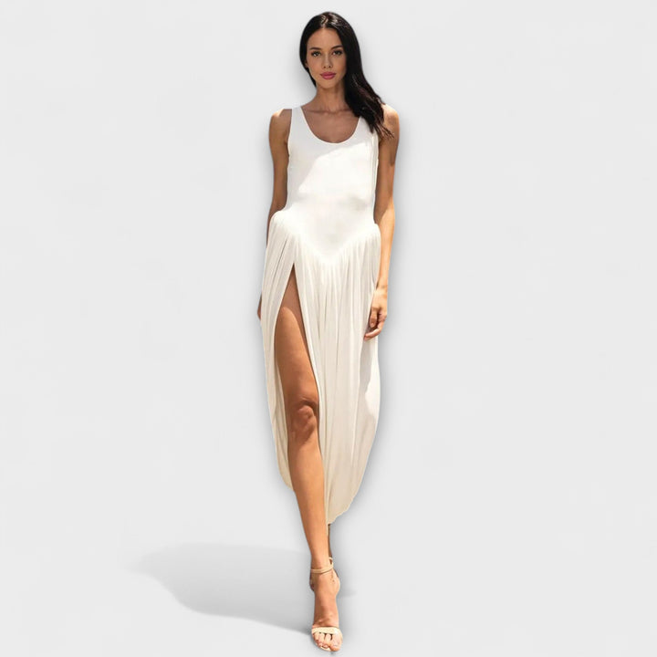 Drapiert maxikleid met sculpturale rok en zijsplit