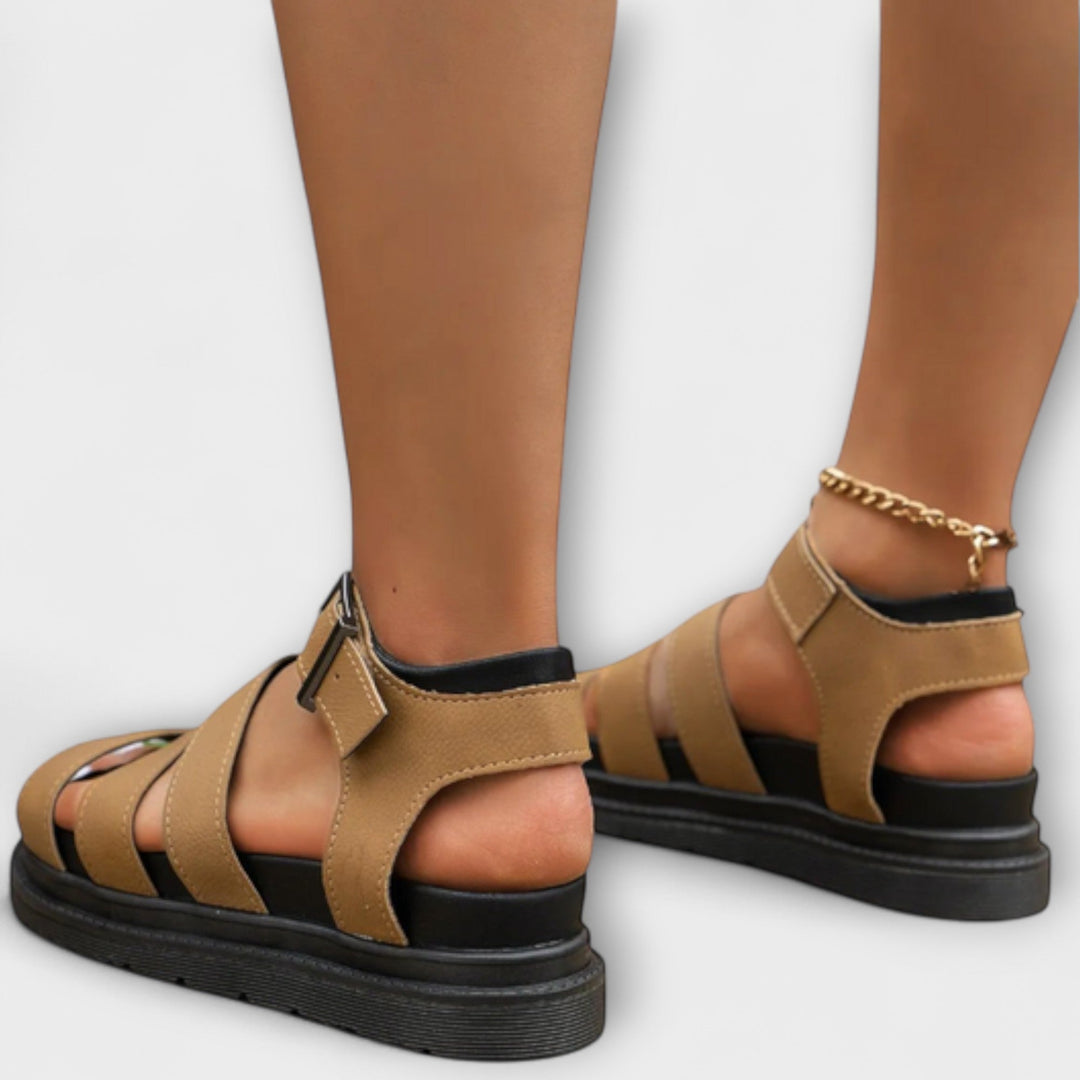 Renee – Sandalen met meerdere banden en gesp