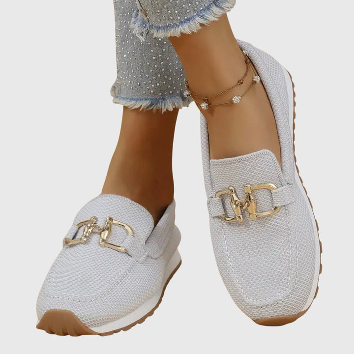 Agusta | Gevlochten loafers met metalen detail en witte zool voor dames
