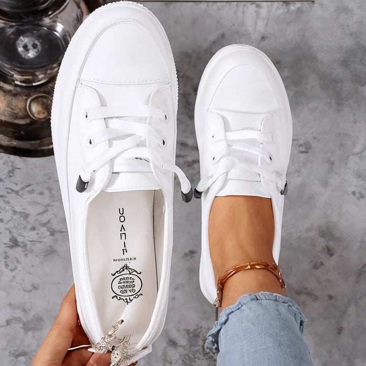 Cora | Witte leren lage sneakers met veters voor dames