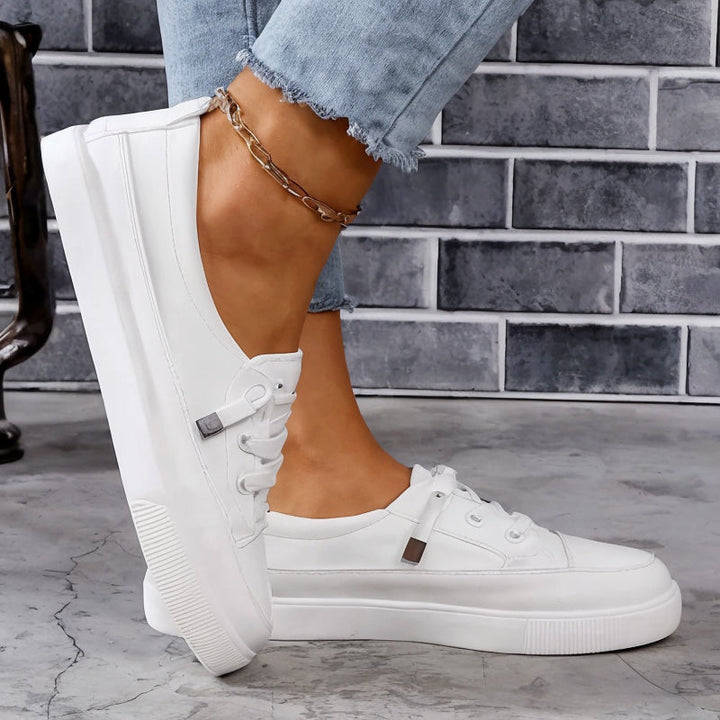 Cora | Witte leren lage sneakers met veters voor dames