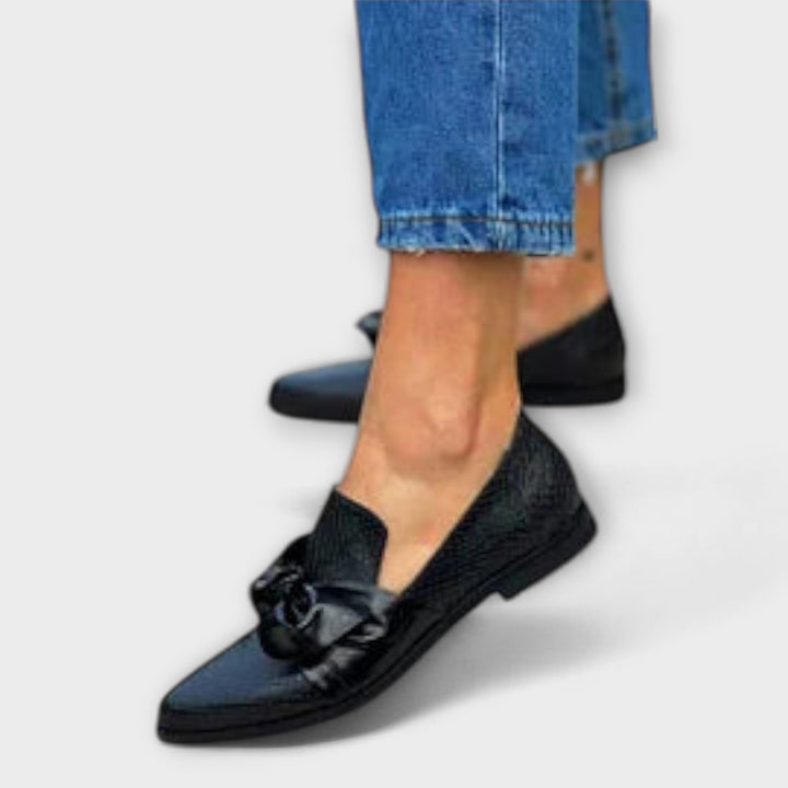 Zinnia – Loafer met slangenhuidpatroon en strikdetail