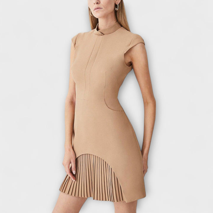 Elowen – Militair geïnspireerde patchwork minijurk