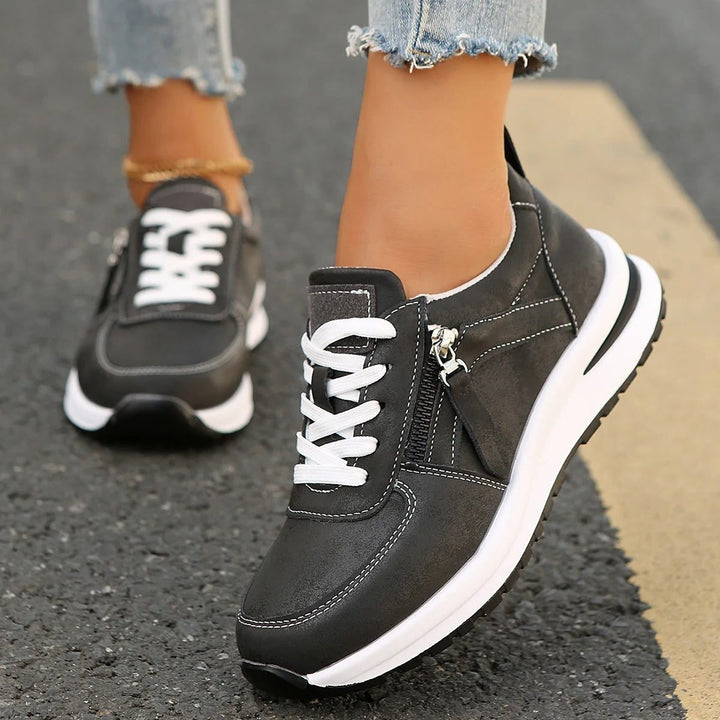 Edmee | Suède sneakers met veters en rits opzij voor dames