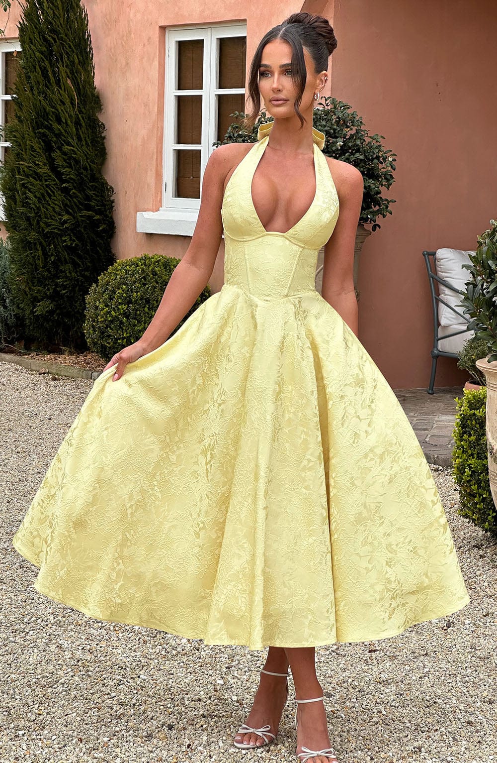 Caroline | Midijurk in A-lijn met halterhals voor trouwgasten