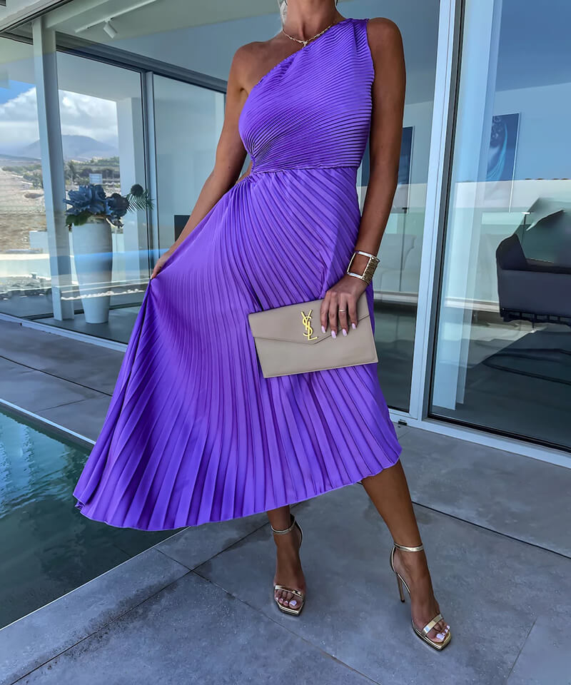 Xochitl | Geplisseerde one-shoulder midijurk met asymmetrische zoom voor trouwgasten