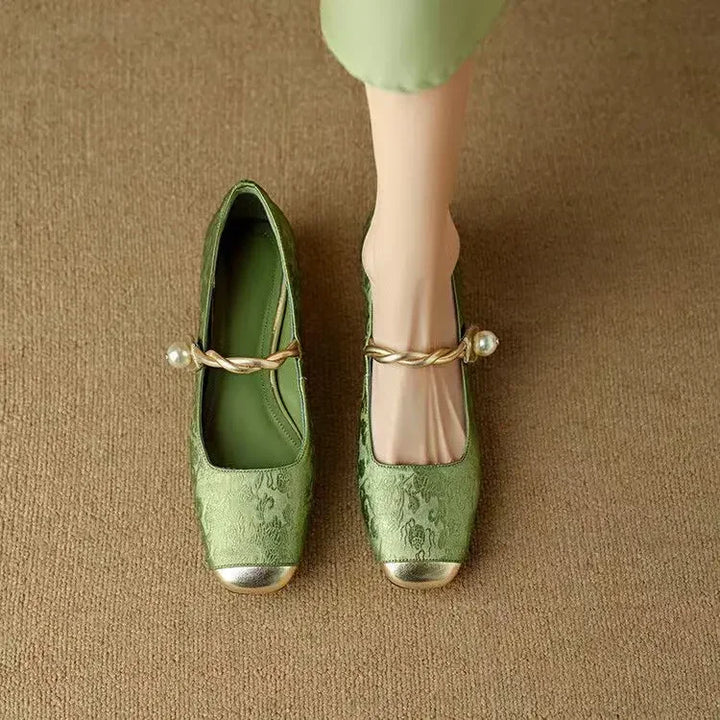 Frieda – Mary Jane-schoenen met metalen neus en parelgesp