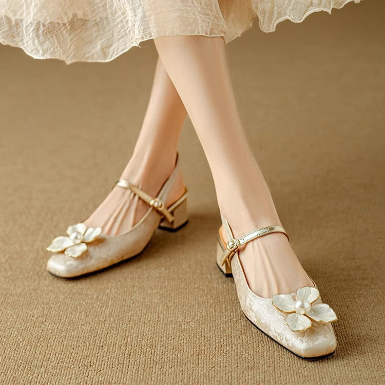 Mathilde – Mary Jane-schoenen met bloemapplicatie